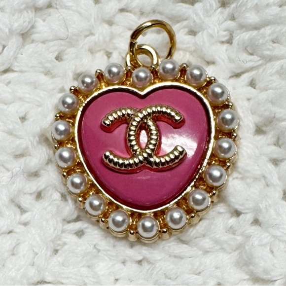 CHANEL Vintage Zipper Pull Button Charm Gold Tone Pink Heart Pearls 23mm - Picture 1 of 7